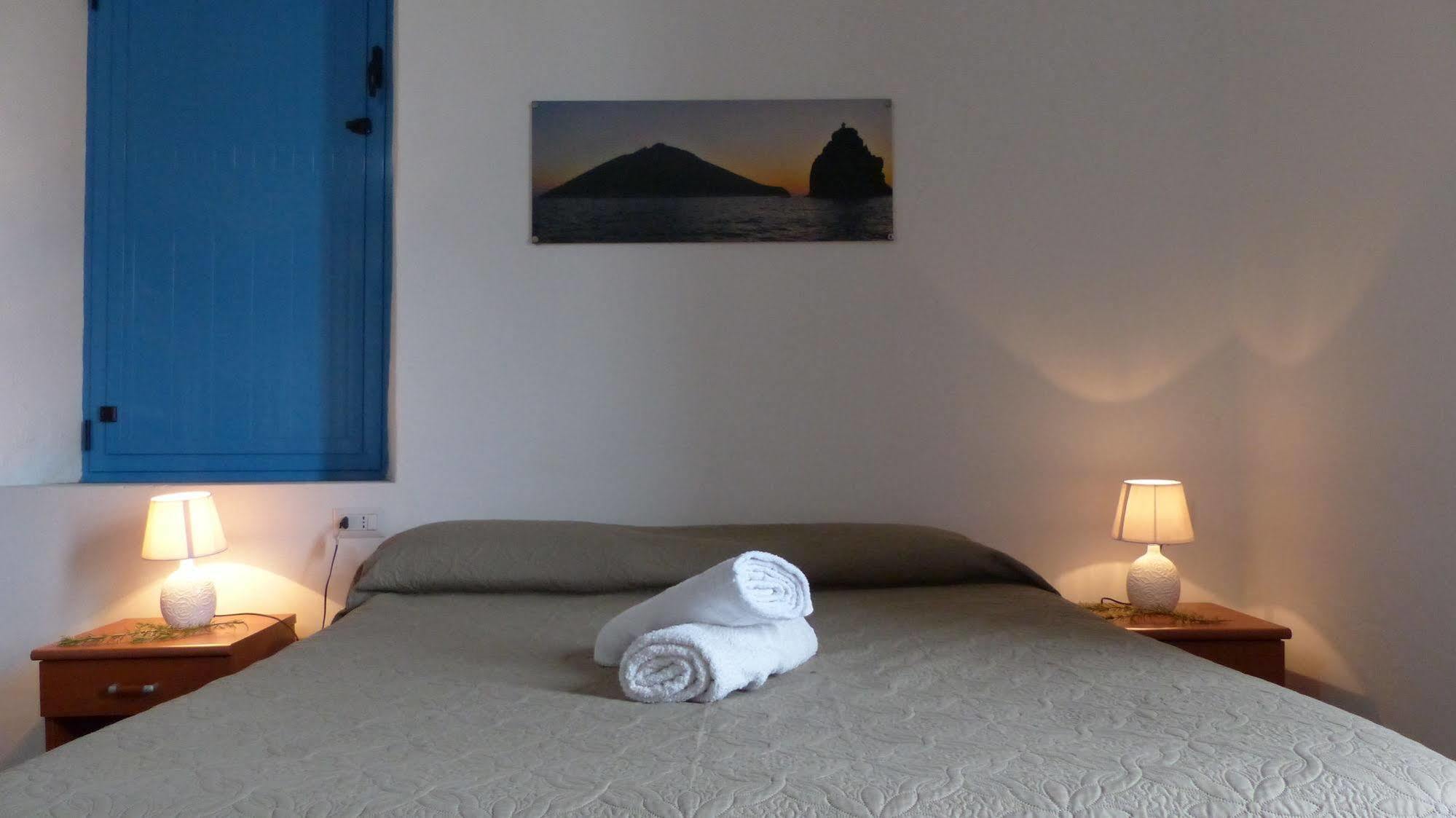 Il Vulcano A Piedi Stromboli Buitenkant foto